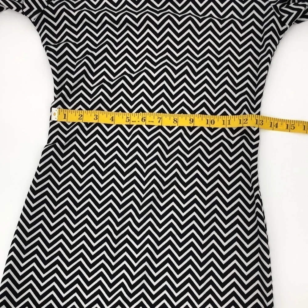 Urban Rose Bodycon Form Fitting Dress Chevron Pattern Size S/M